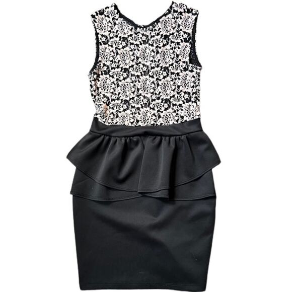 Love Culture Dresses & Skirts - Love Culture Women’s SM peplum lace mini dress